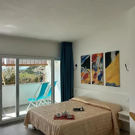 Rooms, Maksim Golfo Aranci
