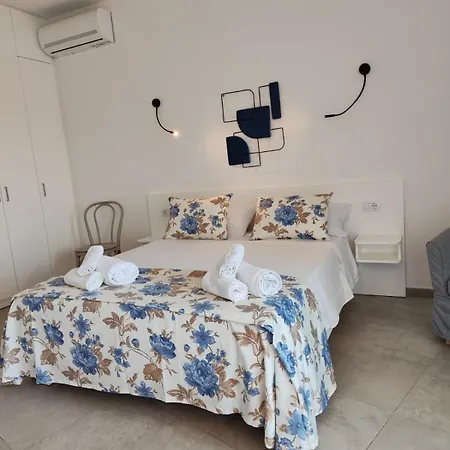 Rooms, Maksim * Golfo Aranci