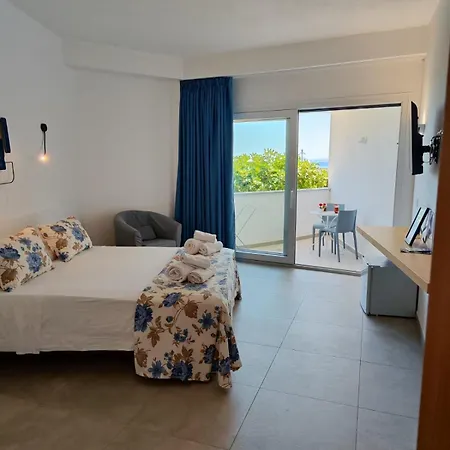 Rooms, Maksim Guest house