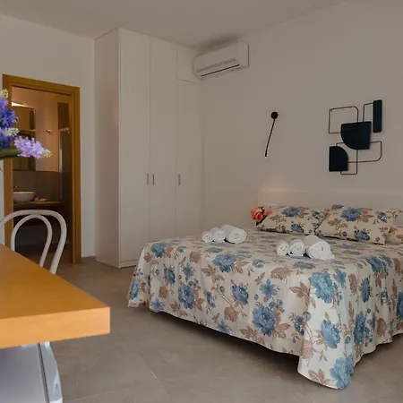 Rooms, Maksim Guest house *
