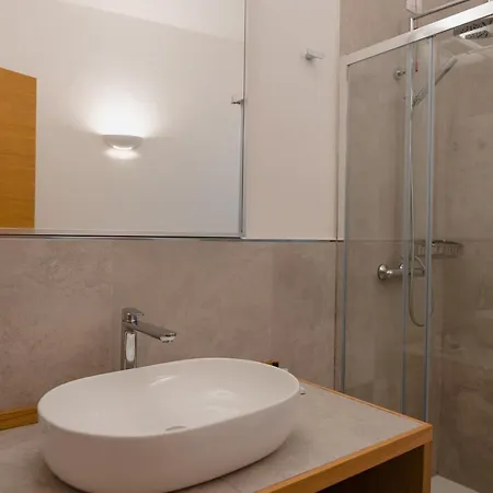 Rooms, Maksim * Golfo Aranci