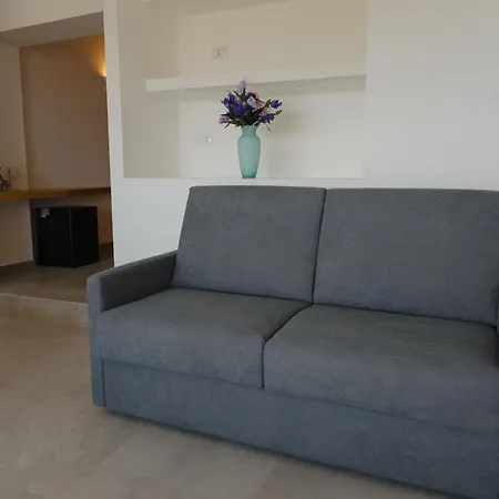 Pensión Rooms, Maksim