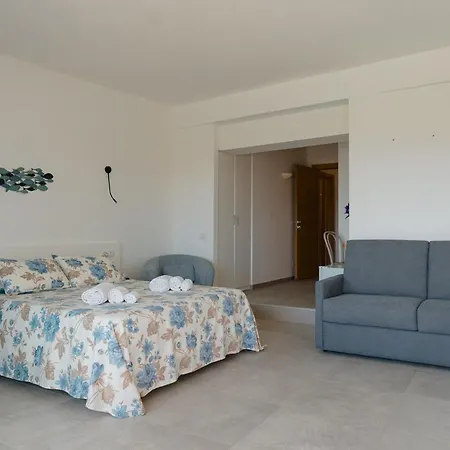 Rooms, Maksim Guest house *