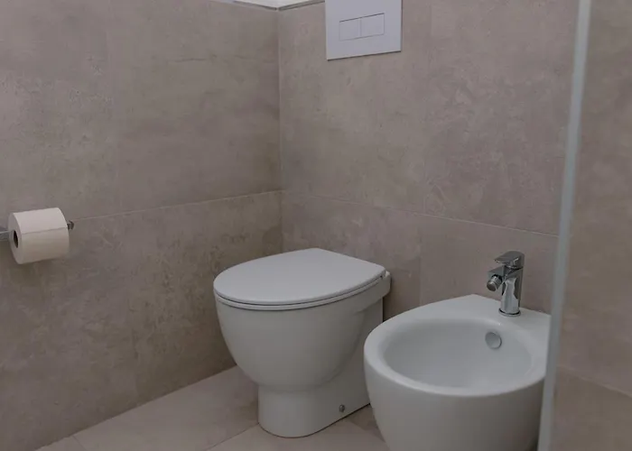 Rooms, Maksim Πανσιόν