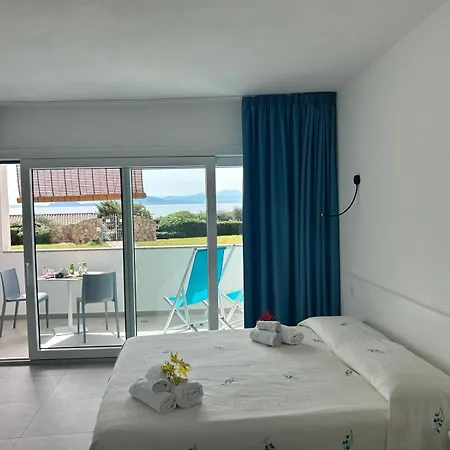 Rooms, Maksim * Golfo Aranci