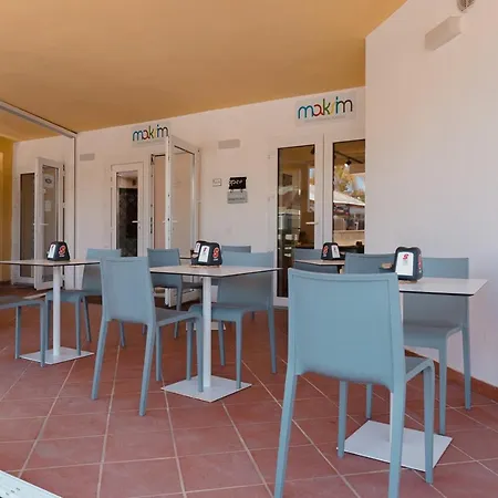 Πανσιόν Rooms, Maksim Golfo Aranci