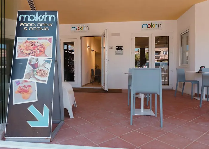 Rooms, Maksim 4*