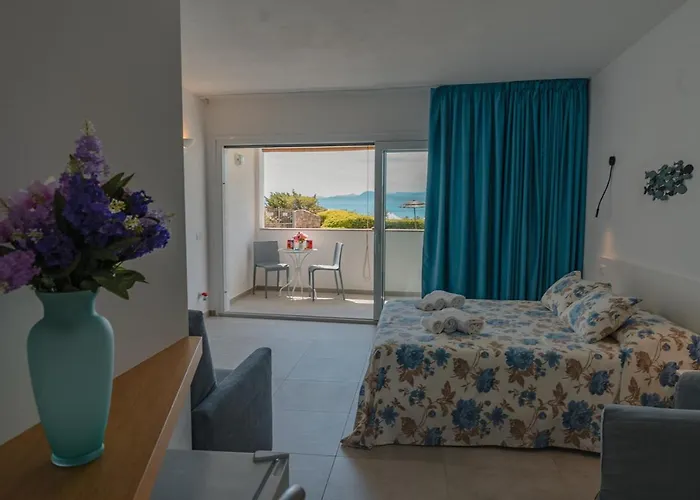 Rooms, Maksim 4*